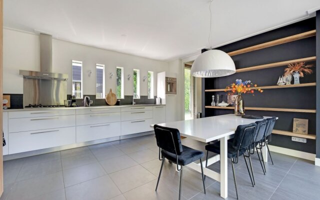 Spacious and Stylish Family Home in Grou