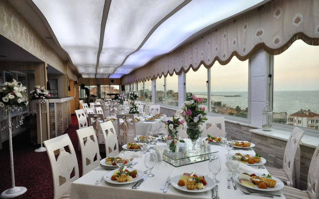 Grand Atakum Hotel