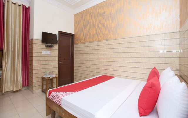 OYO 12967 Hotel Simran