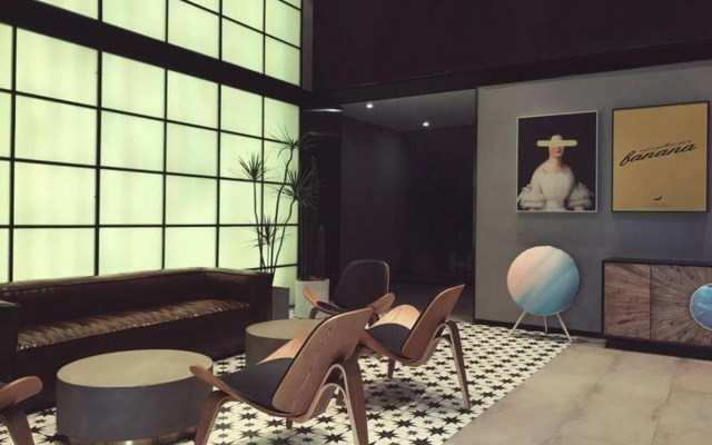 Punk Ballet Ins Hotel