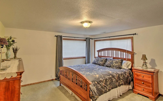 Packwood Getaway w/ Game Room, Grill & Patio