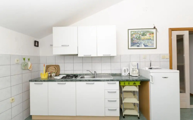 Apartment and Rooms Mate