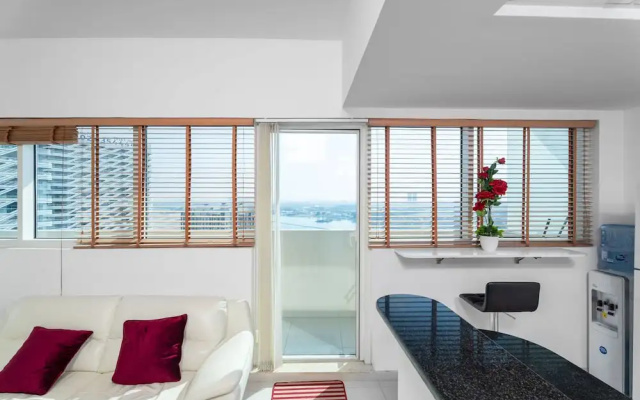 Nasma Holiday Homes - Damac Marina Bay