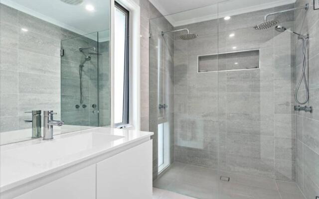 Luxurious 5 bedroom Villa with hot tub & much more