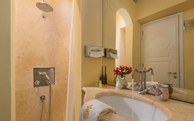 Nikos Takis Fashion Boutique Hotel