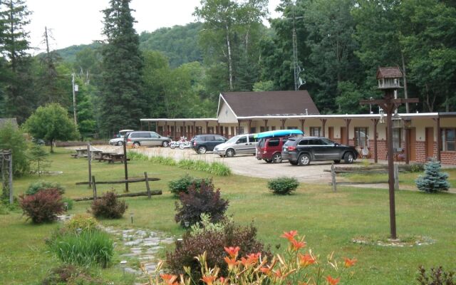 Dwight Riverside Inn