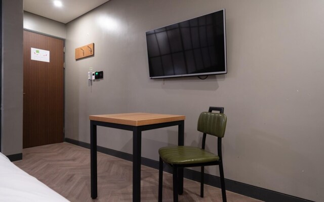 Guri Elin Hotel