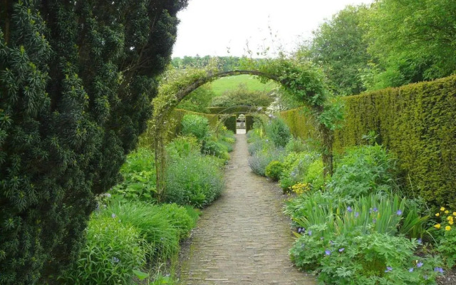 NEW Cottingburn House