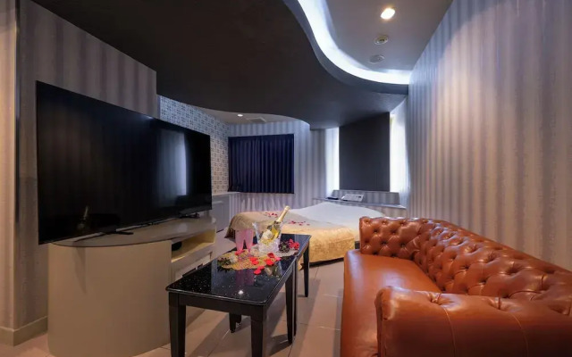 Happy Kiss - Adults Only