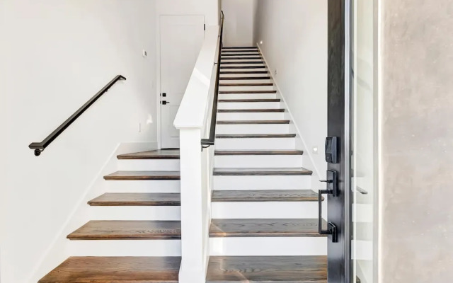 Downtown Nashville Hot Tub Game Room Karaoke