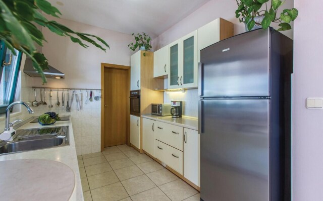 Amazing Home in Stobrec With Wifi and 4 Bedrooms