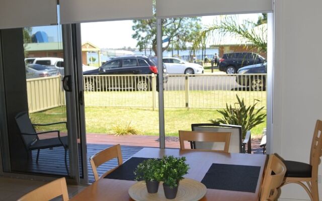 Grange Water View Yarrawonga