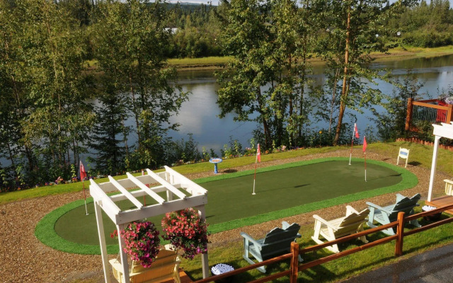Pike's Waterfront Lodge