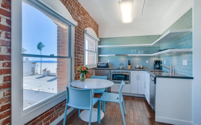 Venice Breeze Suites