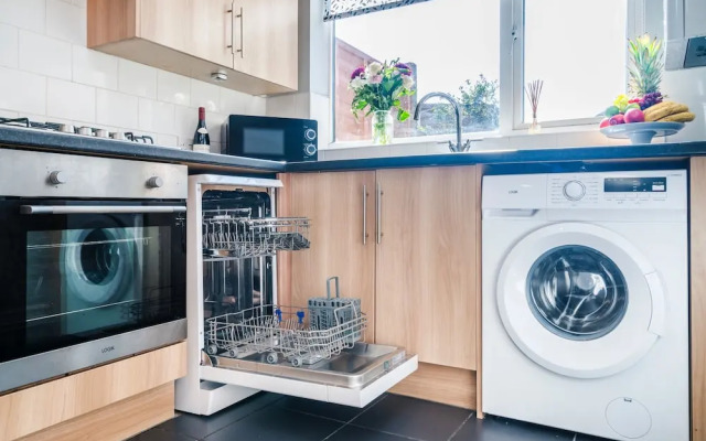 Cosy 4-bed - Sleeps 7, Garden & Pet-friendly