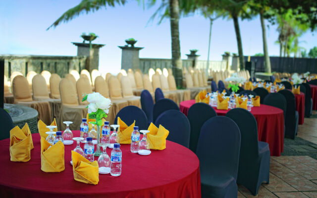 Hotel Pangeran Beach