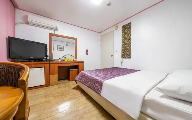 Hoengseong New World Motel