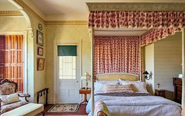 The JD Hyde Historic Inn