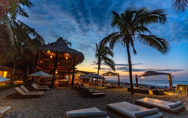 Hotel Del Wawa Beach Front