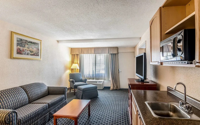 Budget Host Inn & Suites