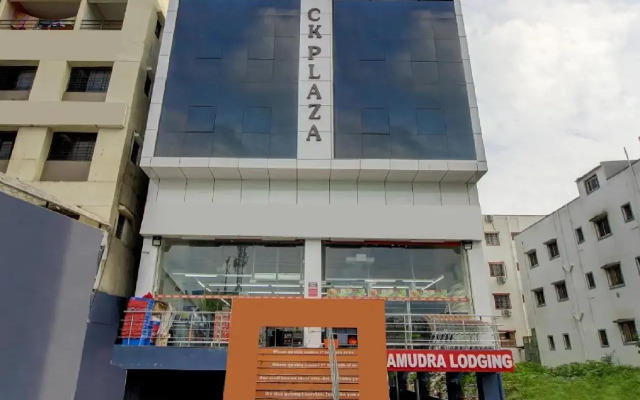 OYO 19315 Samudra Executive