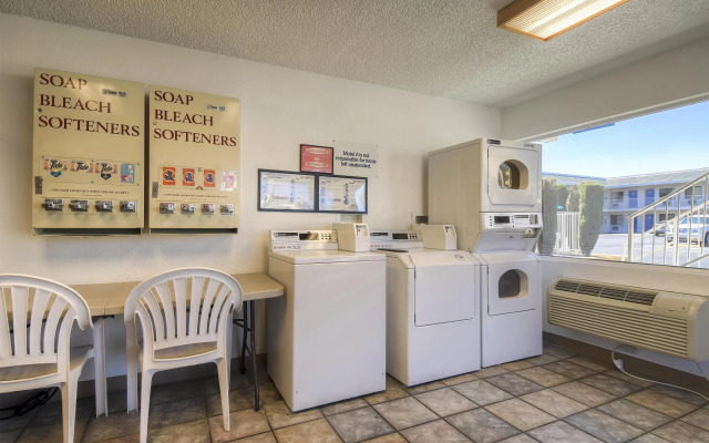 Motel 6 Las Vegas, NV – I-15 Stadium