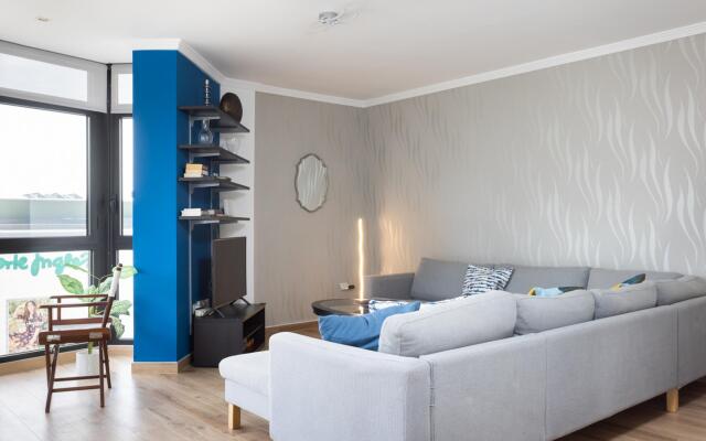 Home2Book Stunning Santa Cruz City Views