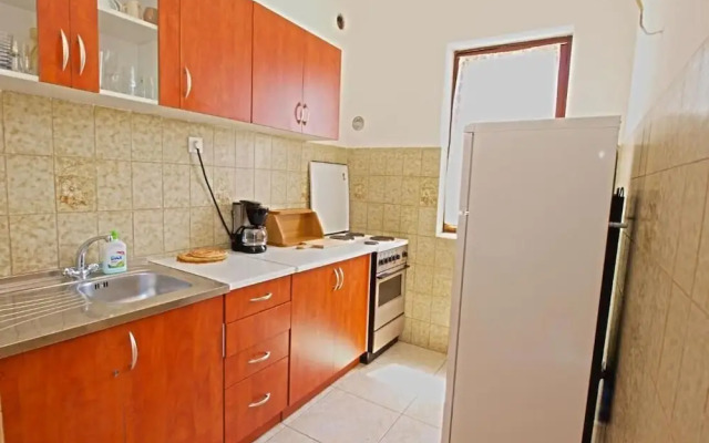 Cozy Apartment in Peroj With Terrace