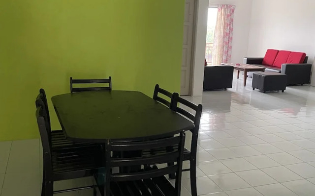 Dindings Pantai Desair Apartment By DPD