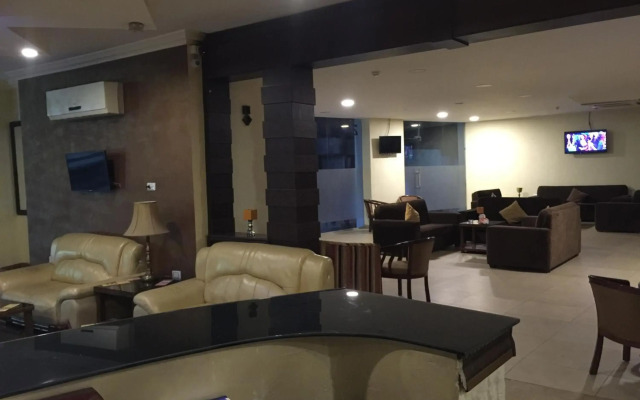 Zaina Plaza Hotel