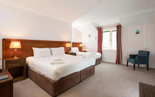 Schull Harbour Hotel