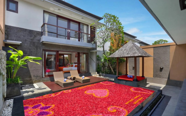 Royal Nyanyi Villa