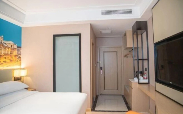 Vienna Hotel (Liuyang River Bridge Pedestrian Street)