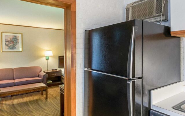 Quality Inn & Suites Skyways
