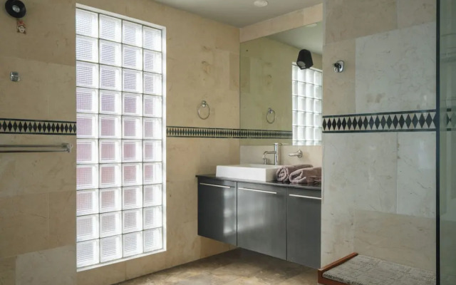 Blue Marlin 6-BR Villa Singaraja Bali