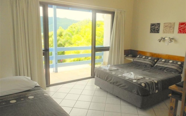 Coral Point Lodge – Guest Rooms – Shute Harbour