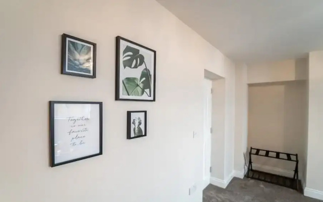 South Quay Apartment - 2 Bedrooms - 2 Bathrooms