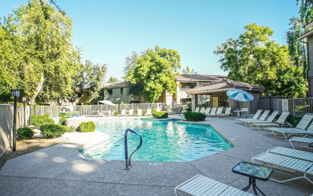 100th Scottsdale #2191 3 Bedroom Condo by Redawning