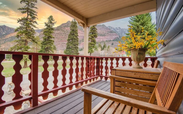 Box Canyon Lodge And Hot Springs