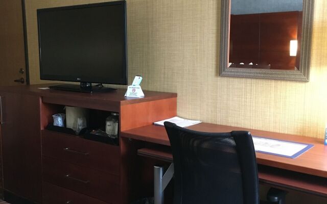 Best Western Plus Fresno Airport Hotel