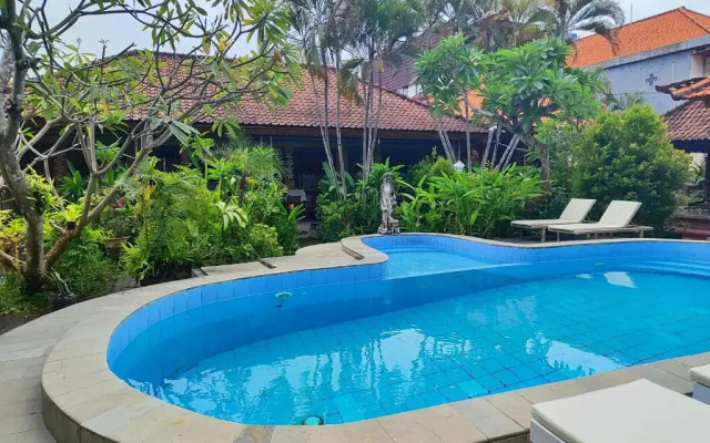 Adus Beach Inn
