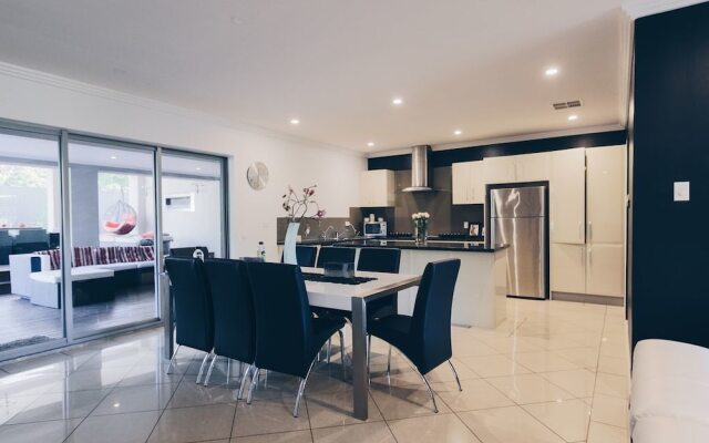 Hollywood Tree House