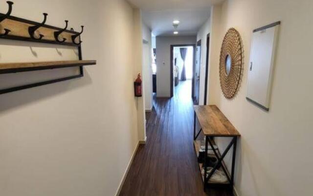 Cozy 1BR in Iconic Tower