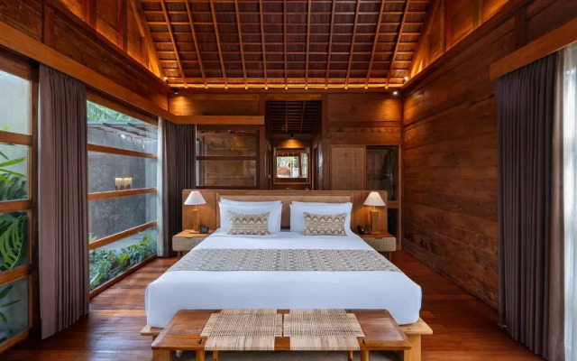 Unagi Wooden Villa by Emana