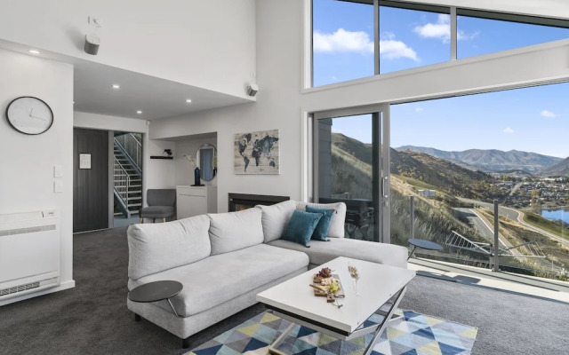 Modern Alpine Living Spectacular View