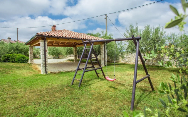 Roofed Villa in Istria With Private Pool