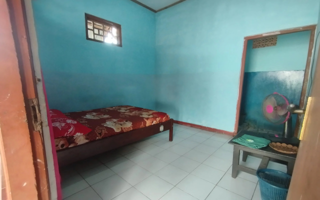 Hotel O Dannis Homestay Near Musholla Al Istiqomah Terawangan – Guest Rooms – Kecamatan Montong Gading