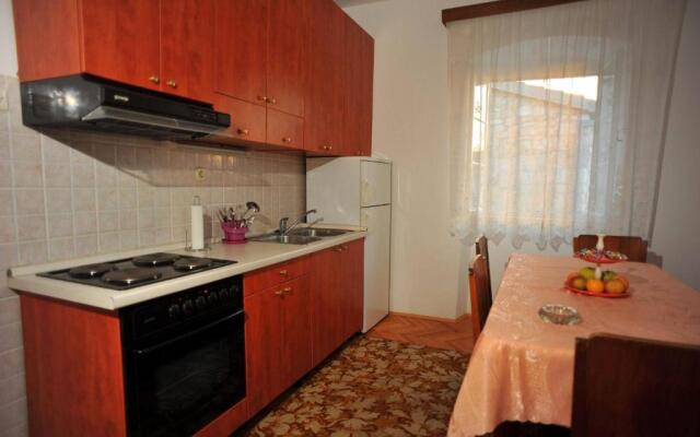 Apartments Piv - 10 m from beach