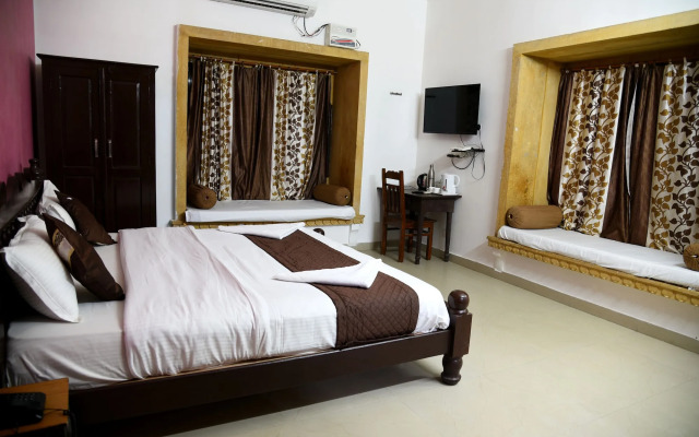 Hotel Marina Mahal