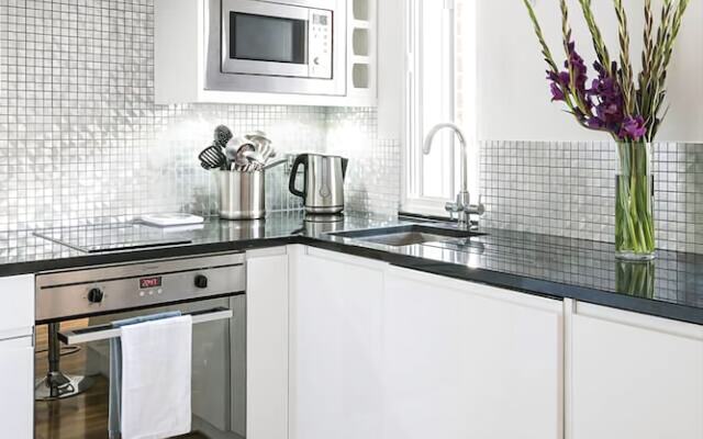 Cosy, Modern Chelsea Studio